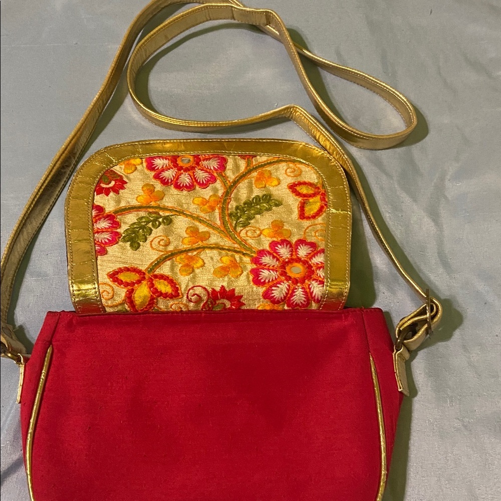 POTLI’S Embroidered Crossbody Bag - Picture 7 of 8